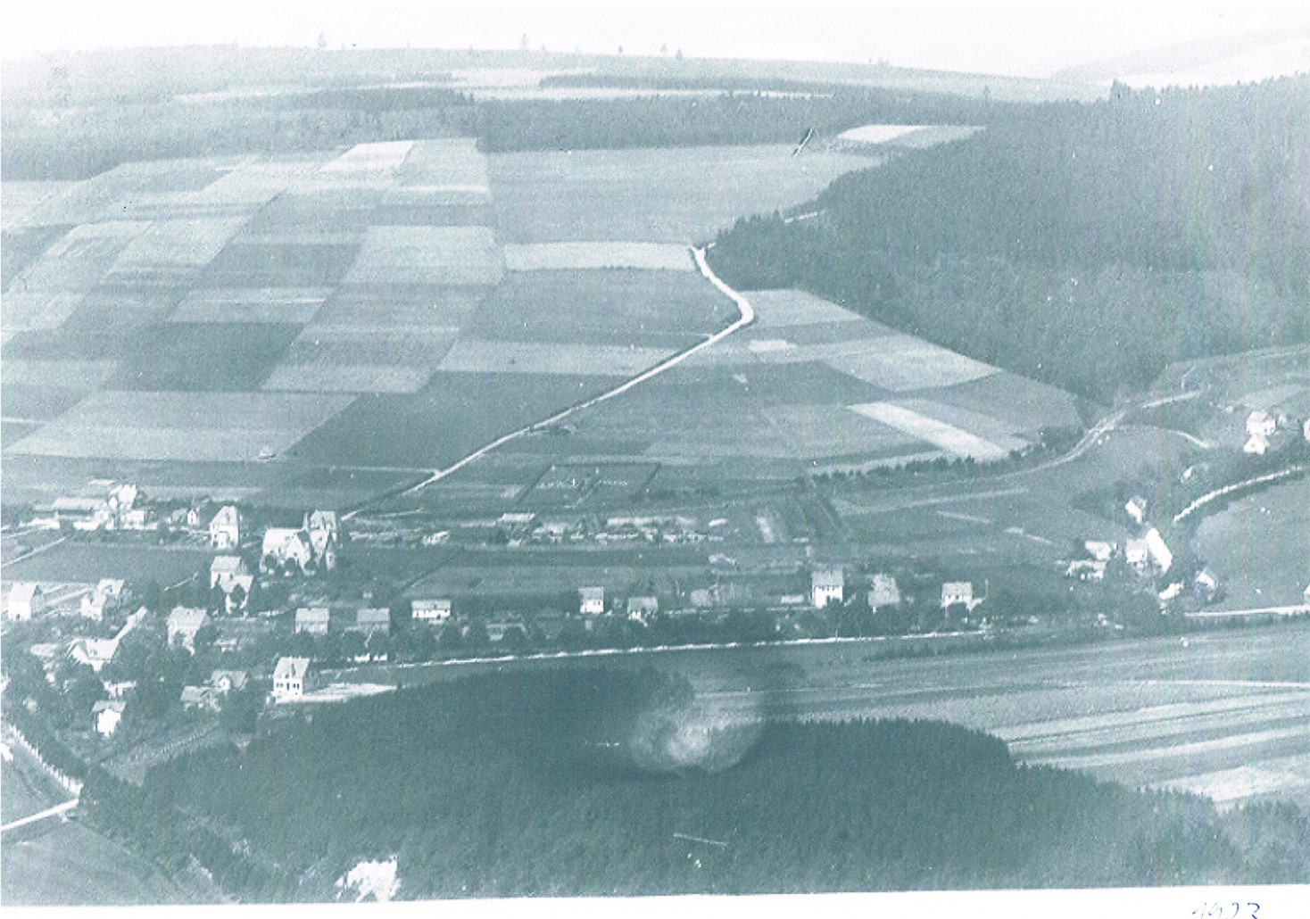 Blick vom Wilzenberg über den Hügel auf Gleidorf „An der Gleier“ 1923. Haus Lorenz Lingemann Gleidorf 86 heute am Hügel 3 steht im Rohbau.